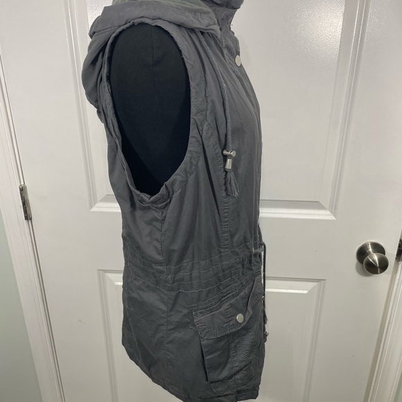 Snobbish Collection Gray Hooded Women's Vest Size Medium CB-20 - Picture 6 of 11